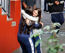 Com novidades, 1 milhão de estudantes da rede estadual voltam às aulas no Paraná