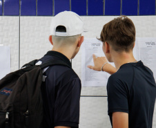 Com novidades, 1 milhão de estudantes da rede estadual voltam às aulas no Paraná