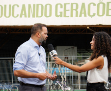 Com novidades, 1 milhão de estudantes da rede estadual voltam às aulas no Paraná