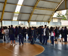 Com novidades, 1 milhão de estudantes da rede estadual voltam às aulas no Paraná