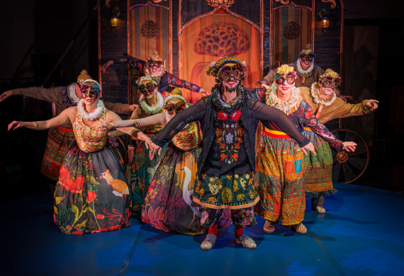 G2 COMPANHIA DE DANÇA – Alguns bailarinos que participaram dessas montagens icônicas hoje integram a G2 Companhia de Dança, grupo sênior do Teatro Guaíra que se dedica a explorar a maturidade artística em espetáculos que abordam temas universais e a riqueza da experiência humana.