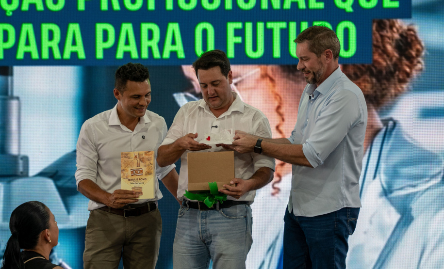 ESCOLA DE MEDIANEIRA