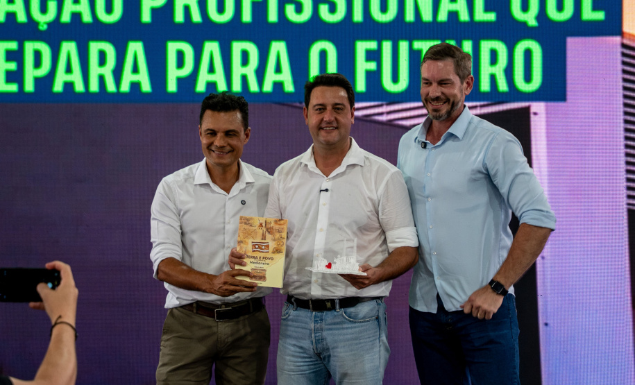 ESCOLA DE MEDIANEIRA