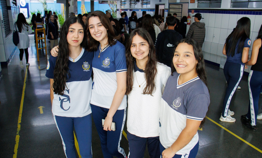 Com novidades, 1 milhão de estudantes da rede estadual voltam às aulas no Paraná