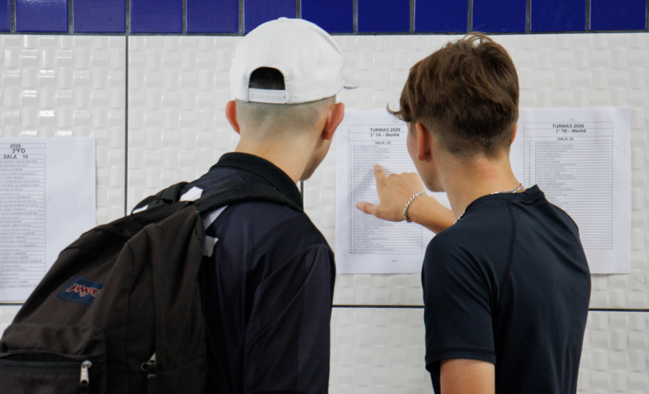 Com novidades, 1 milhão de estudantes da rede estadual voltam às aulas no Paraná