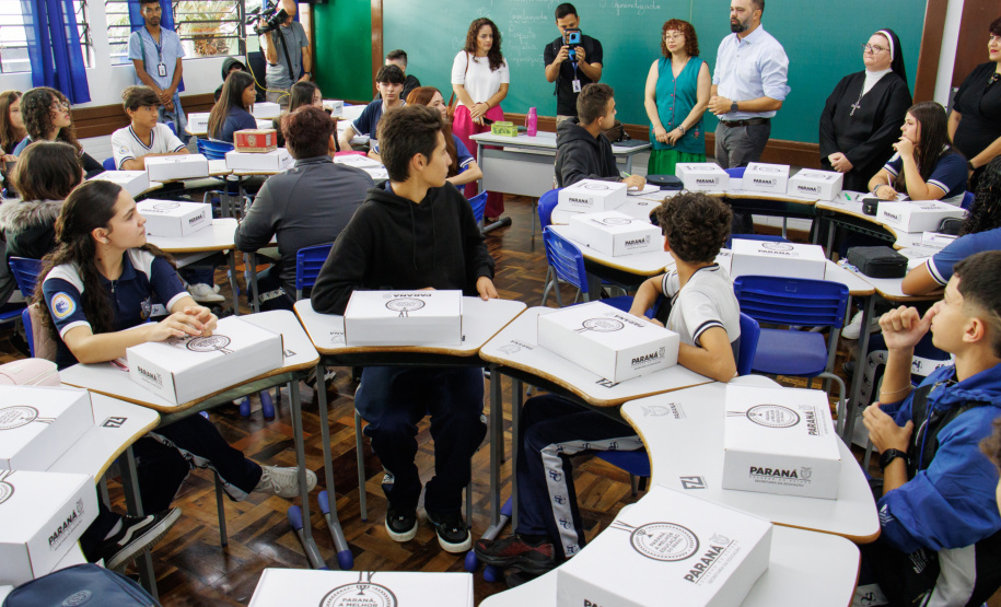 Com novidades, 1 milhão de estudantes da rede estadual voltam às aulas no Paraná