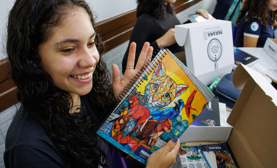 Com novidades, 1 milhão de estudantes da rede estadual voltam às aulas no Paraná