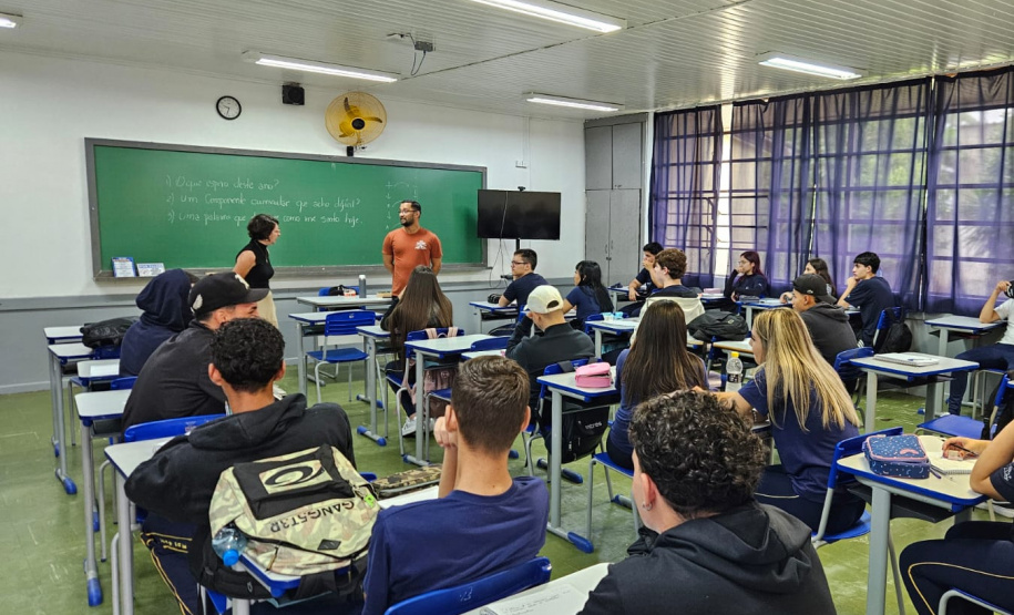 Com novidades, 1 milhão de estudantes da rede estadual voltam às aulas no Paraná