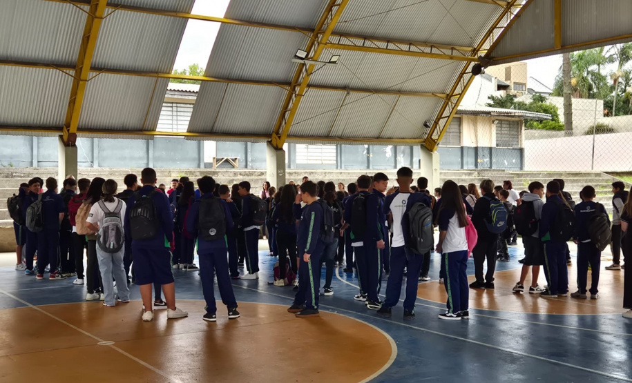 Com novidades, 1 milhão de estudantes da rede estadual voltam às aulas no Paraná