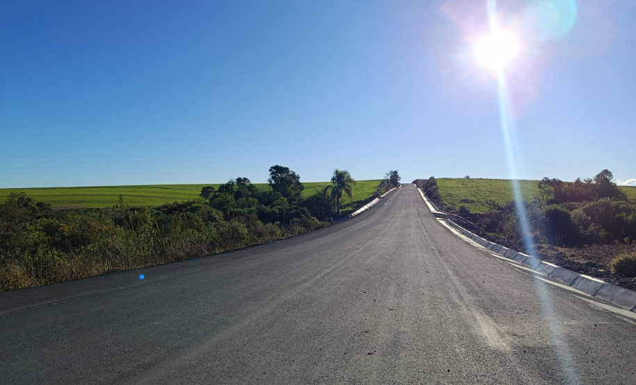 Pavimentação da PR-990 em Rebouças