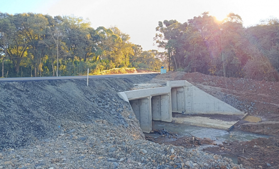 Pavimentação da PR-990 em Rebouças